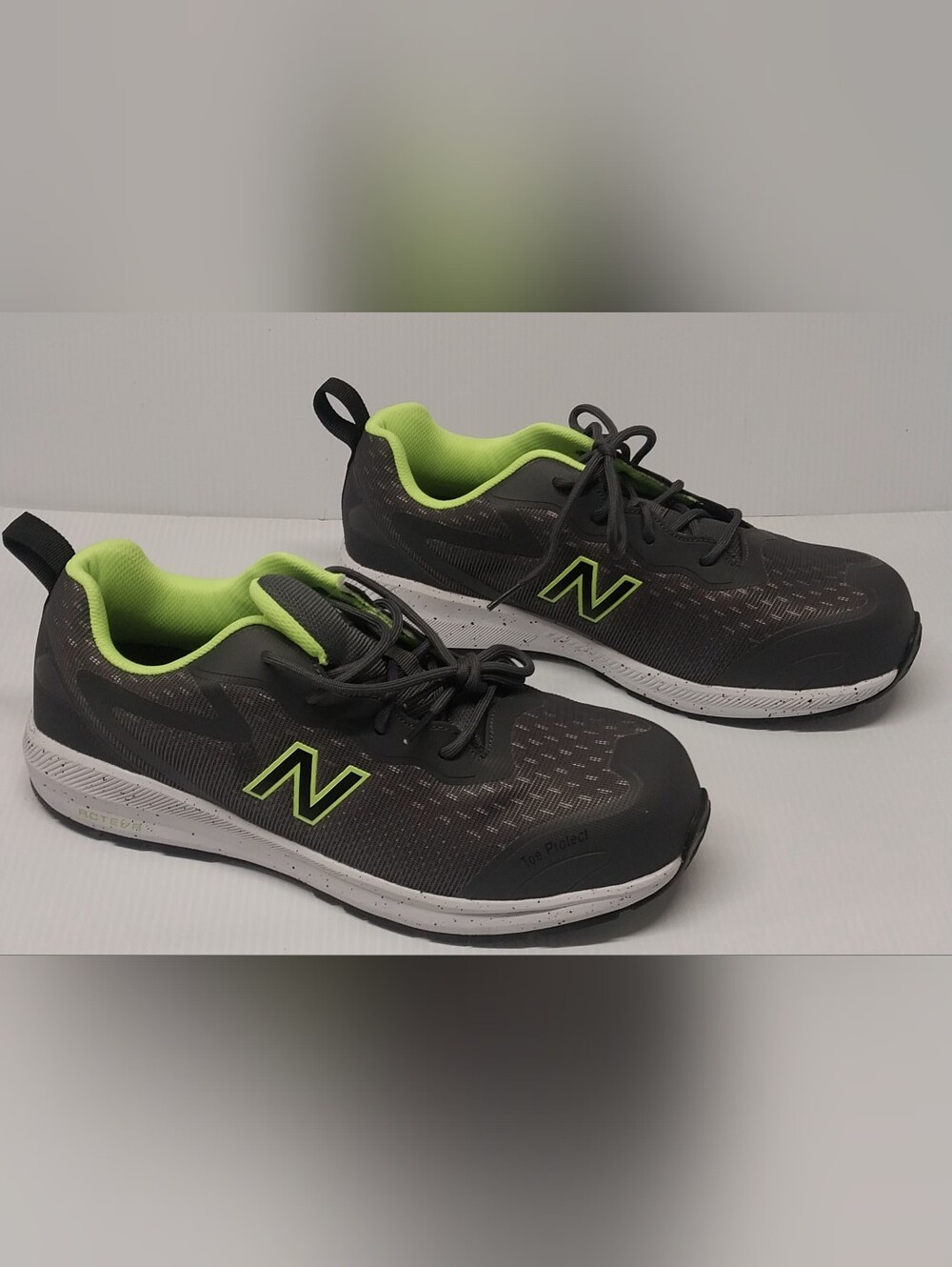 New Balance MIDLOGIGR Men's Size 10D Composite Toe Work Shoe Gray Lime EH Rated